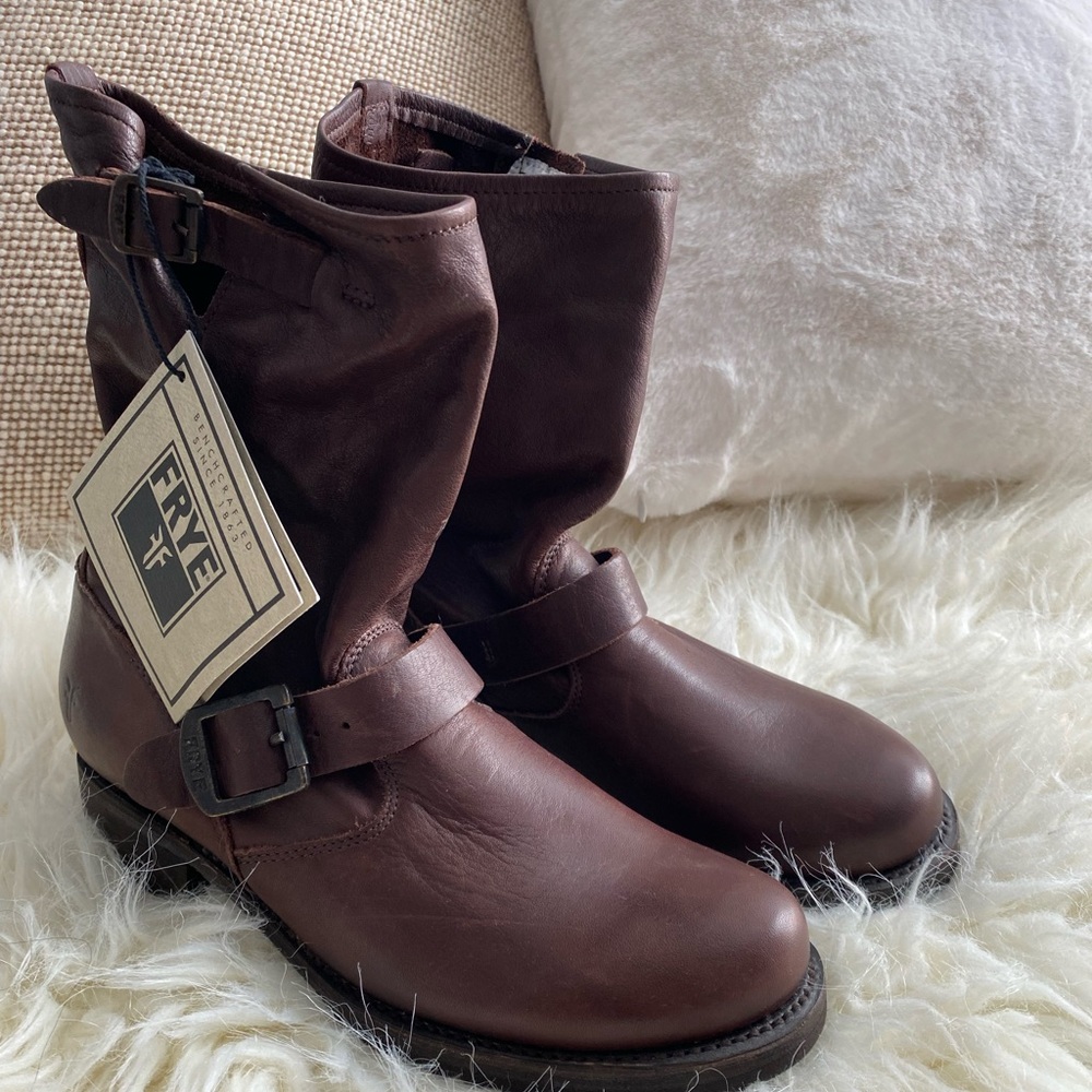 Frye Women's Veronica Short Boot in DARK BROWN SOFT VINTAGE